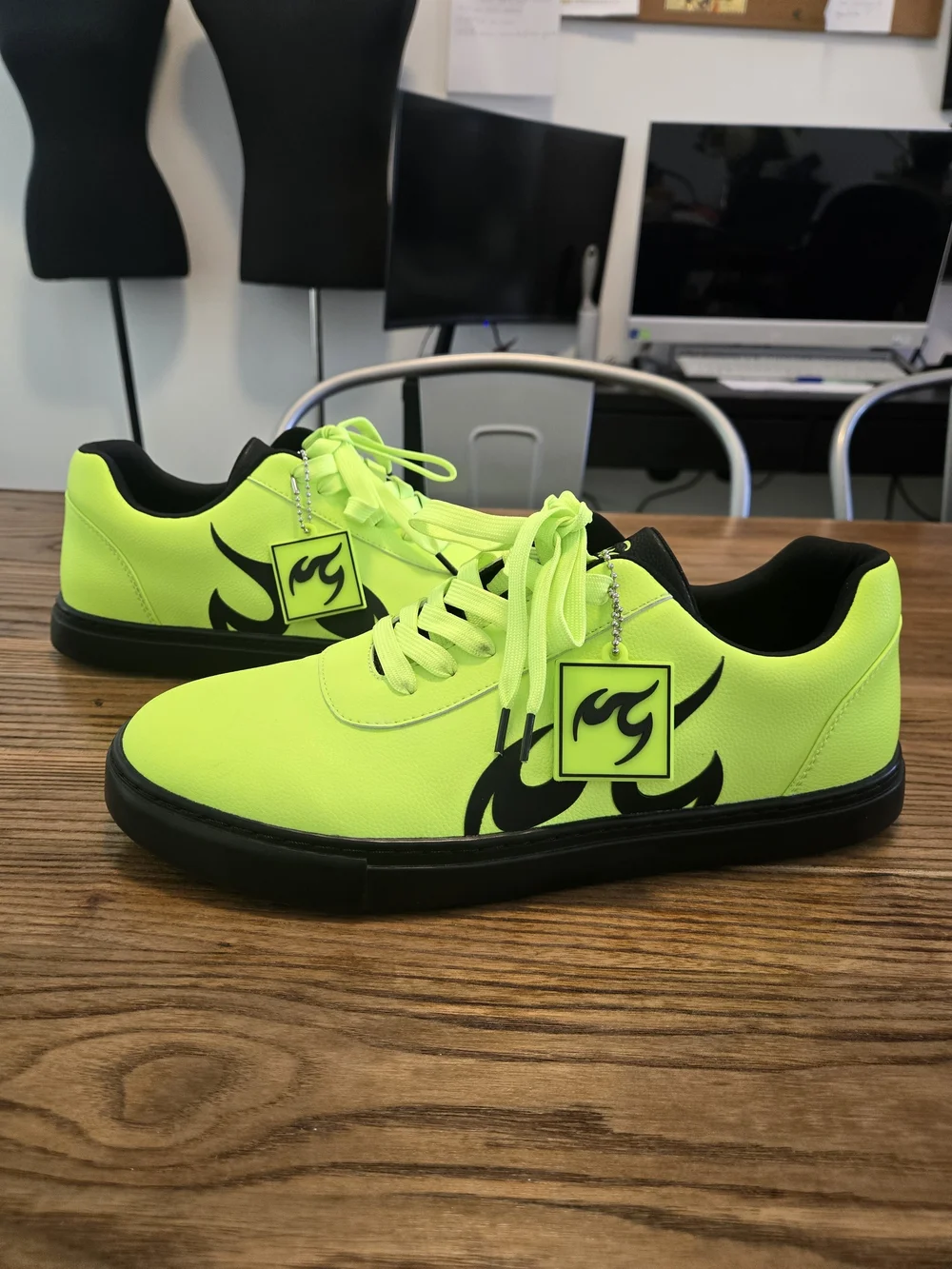 Fuego Unisex Green Dance Low Top Sneakers Size Mens 10.5 Women's 11.5